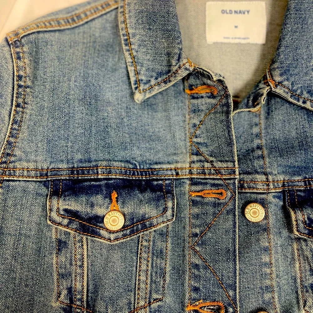Old Navy Classic Jean Jacket! Size M - Picture 2 of 7